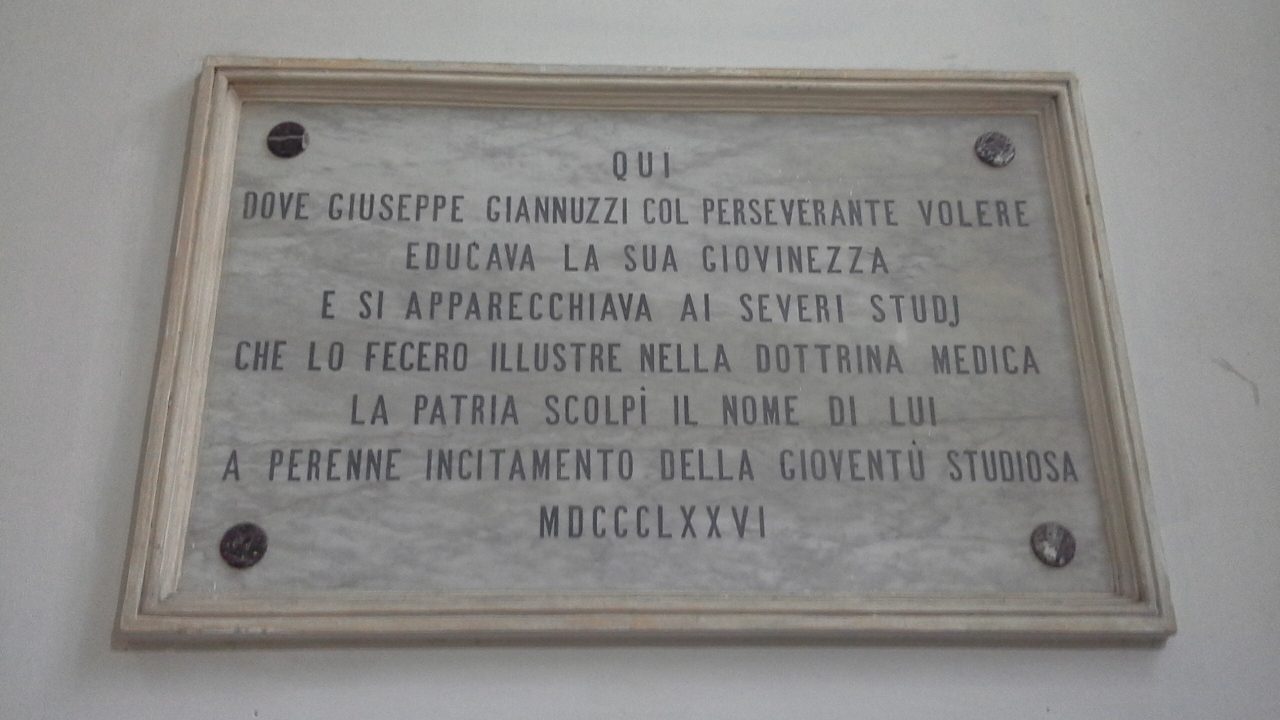 Giuseppe Oronzo Giannuzzi's memorial tablet, Altamura 02.jpg